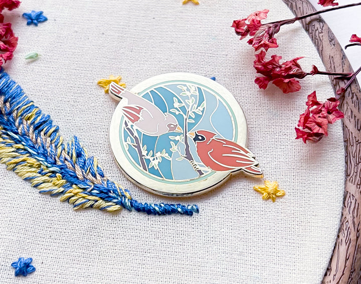 Cardinal Couple Needle Minder