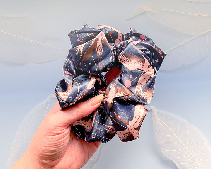 Vale (Red Crowned Cranes) Patterned Hair Tie