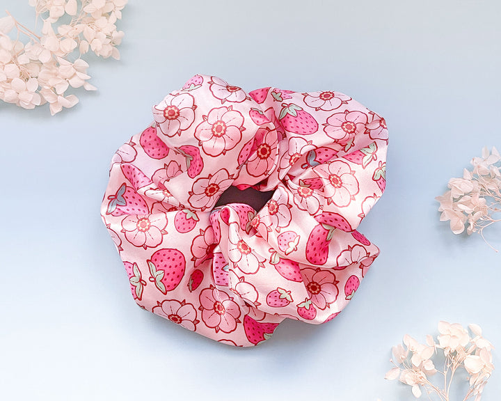 Francine (Strawberries and Strawberry Flowers) Patterned Hair Tie