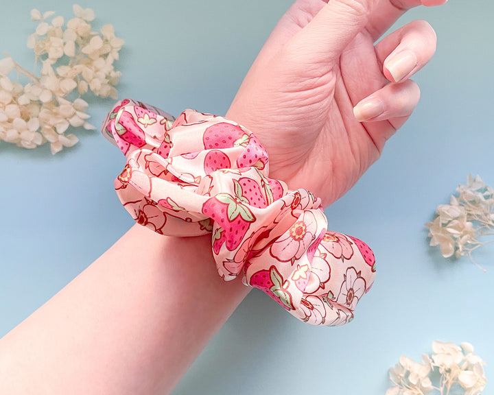 Francine (Strawberries and Strawberry Flowers) Patterned Hair Tie