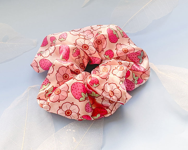 Francine (Strawberries and Strawberry Flowers) Patterned Hair Tie