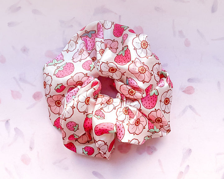 Francine (Strawberries and Strawberry Flowers) Patterned Hair Tie