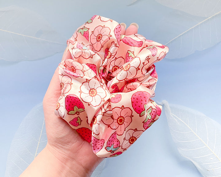 Francine (Strawberries and Strawberry Flowers) Patterned Hair Tie