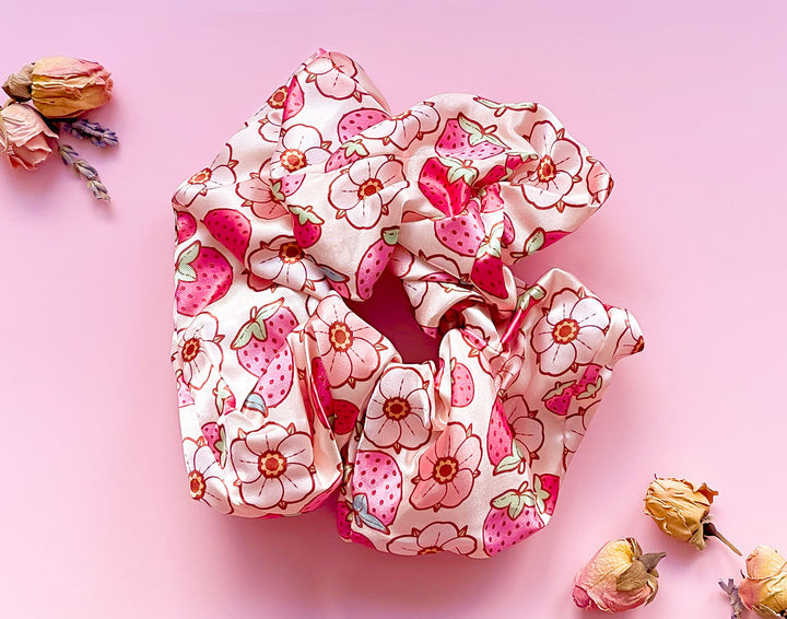 Francine (Strawberries and Strawberry Flowers) Patterned Hair Tie