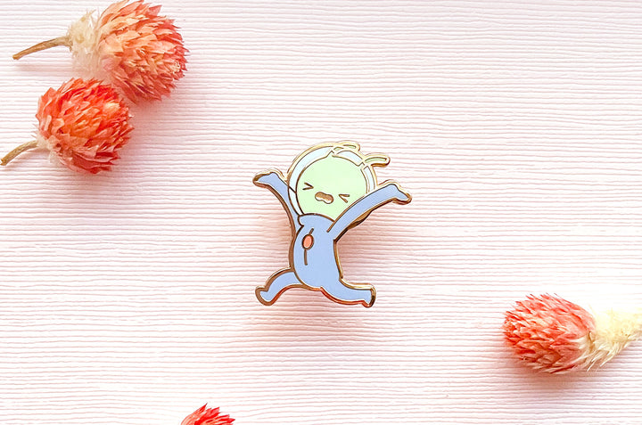 Fleeing Alien Enamel Pin