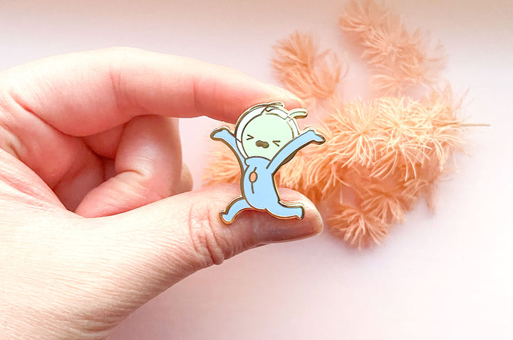 Fleeing Alien Enamel Pin