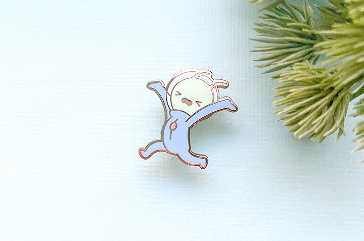 Fleeing Alien Enamel Pin