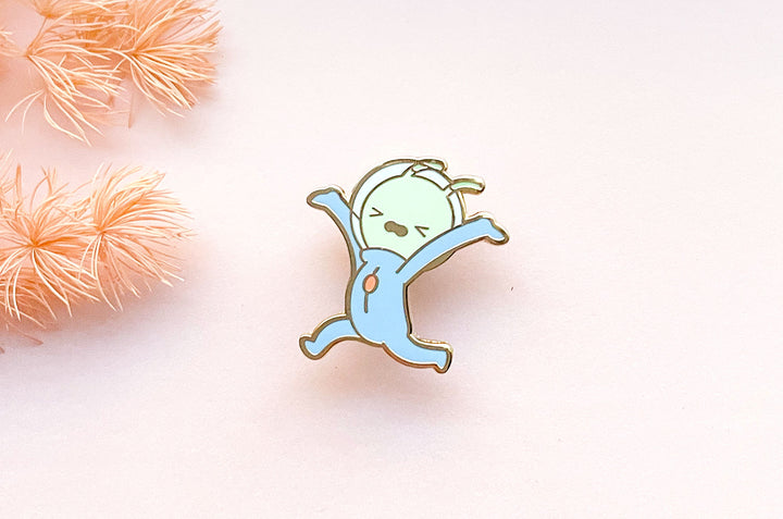 Fleeing Alien Enamel Pin