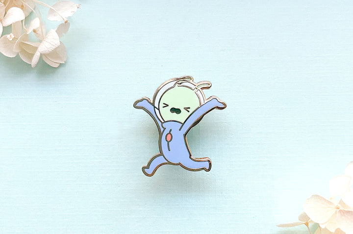 Fleeing Alien Enamel Pin