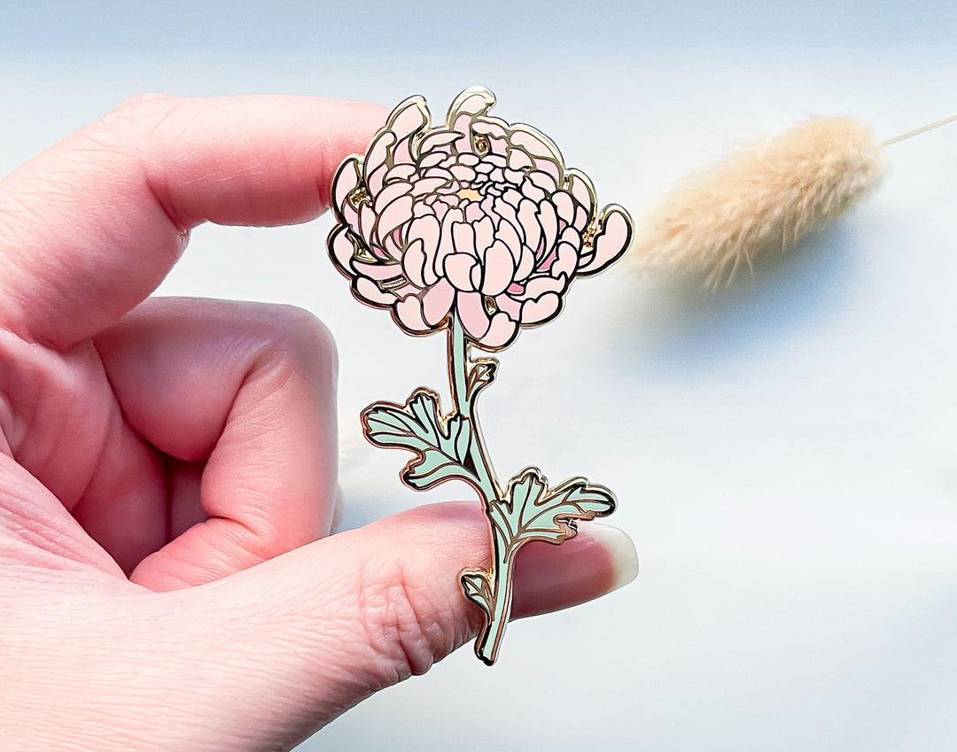 Hardy Garden Chrysanthemum (Chrysanthemum x morifolium) Enamel Pin