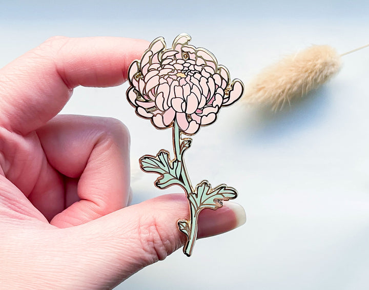Hardy Garden Chrysanthemum (Chrysanthemum x morifolium) Enamel Pin