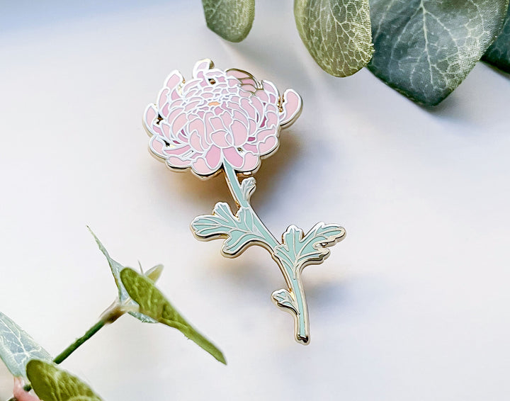 Hardy Garden Chrysanthemum (Chrysanthemum x morifolium) Enamel Pin