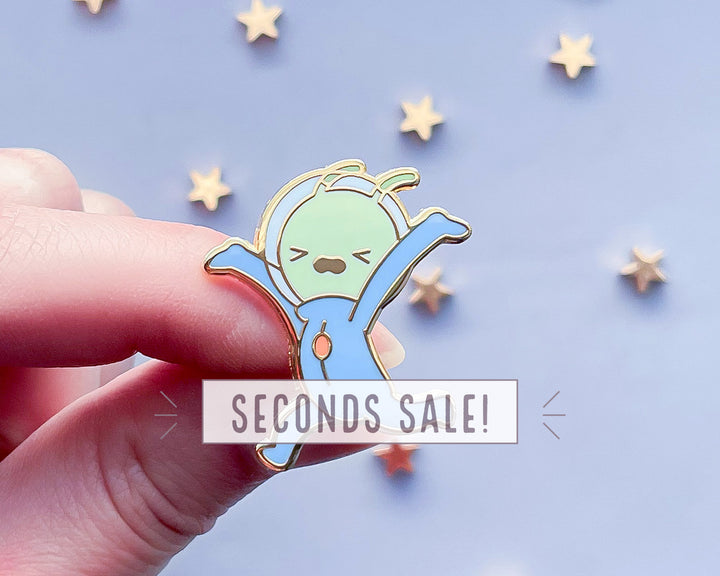 Fleeing Alien Enamel Pin (Seconds)