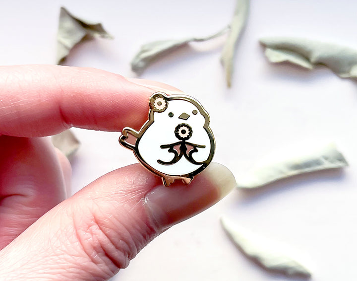 Daisy the Flower Shima Enaga Enamel Pin