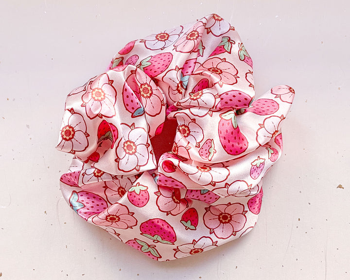 Francine (Strawberries and Strawberry Flowers) Patterned Hair Tie