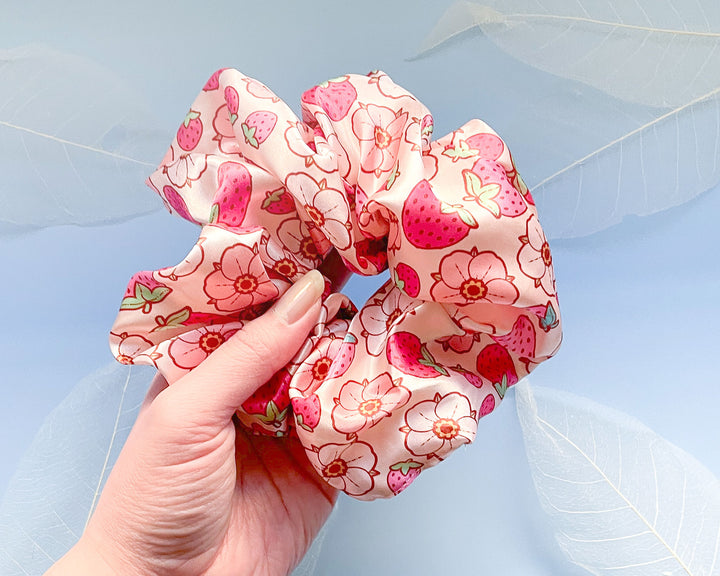 Francine (Strawberries and Strawberry Flowers) Patterned Hair Tie