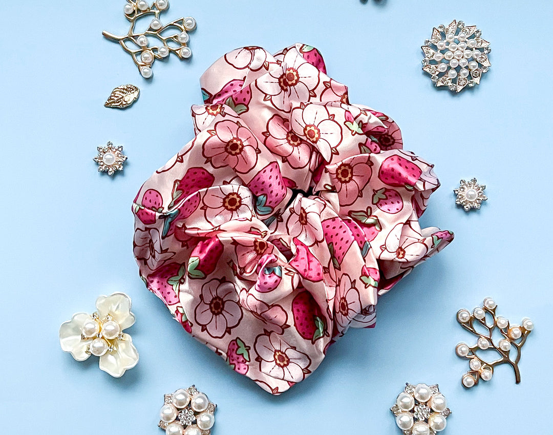 Francine (Strawberries and Strawberry Flowers) Patterned Hair Tie