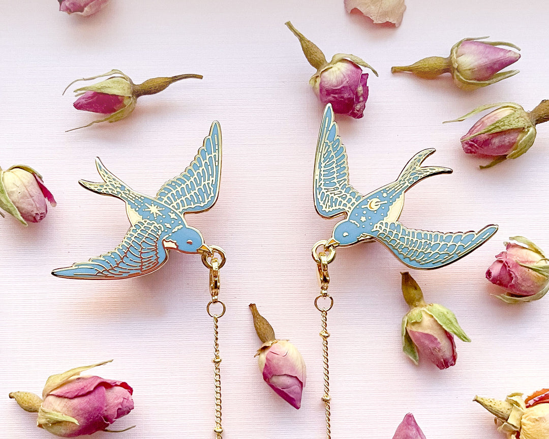 Stellar Barn Swallows Collar Pins Set