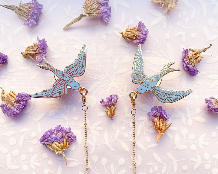 Stellar Barn Swallows Collar Pins Set