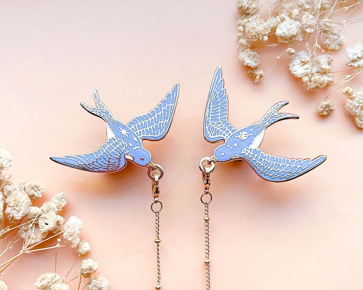 Stellar Barn Swallows Collar Pins Set